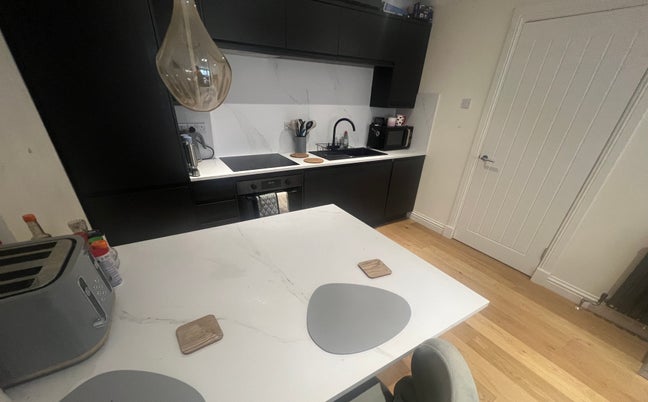 City Centre Room Available for Rent  Main Photo