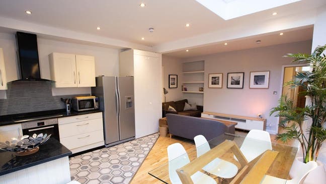Double room with bathroom 2min walk to the station Main Photo