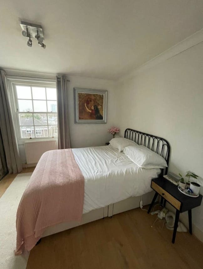 Beautiful spacious double room in 2 bed flat  Main Photo
