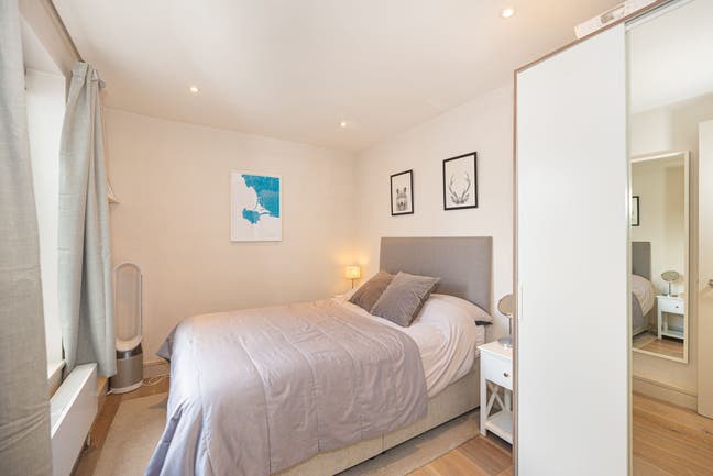 1 large furnished double bedroom in Clapham Main Photo