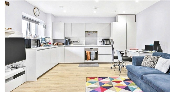 Stunning 1 Bed Flat, Pears Road, TW3 Main Photo