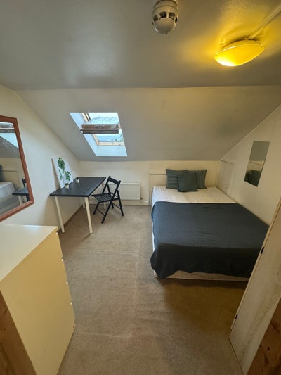 Fantastic Double for Single in a Luxury House  Main Photo