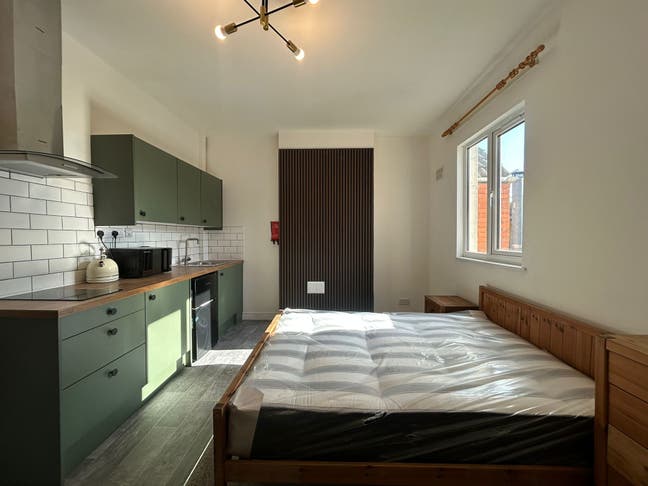 Double Studio Room, DY8 Main Photo