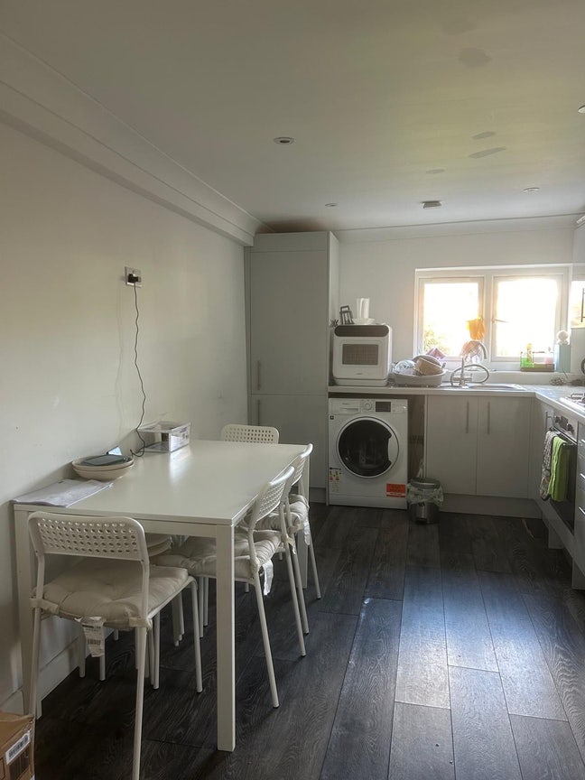 Double room - 5 minutes walks to Abbeywood station Main Photo