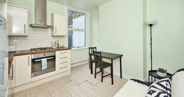 Gorgeous 2 Bed Garden Flat Near Seven Sisters N15 Main Photo