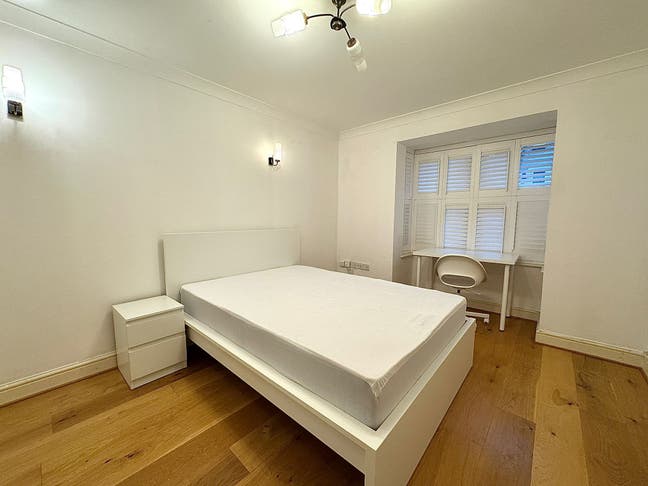 Double Room Available( Wimbledon) 01/10 Main Photo
