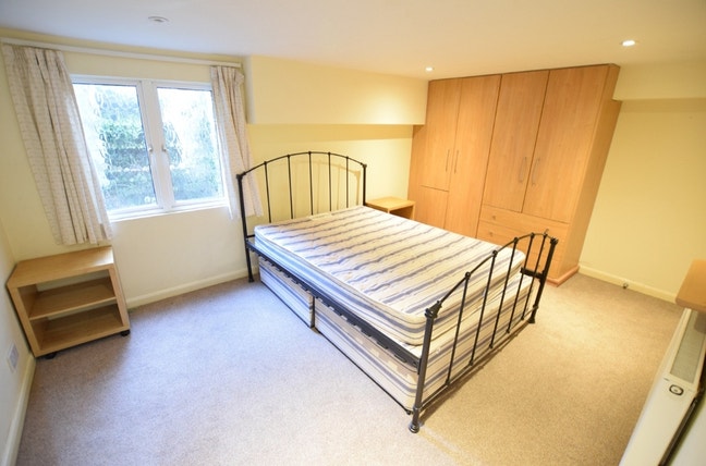 Spare Room Available in Spacious Duplex – All Bill Main Photo