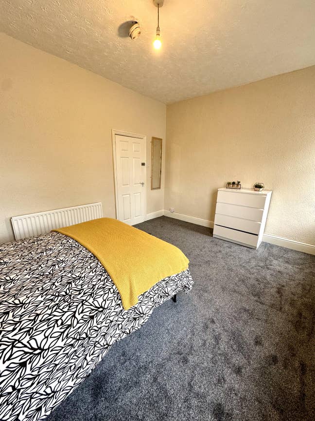 🚗 Rooms close to the A50 on King Street 🚙 Main Photo