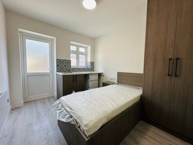 Room in a Shared House, Greencroft Road, TW5 Main Photo