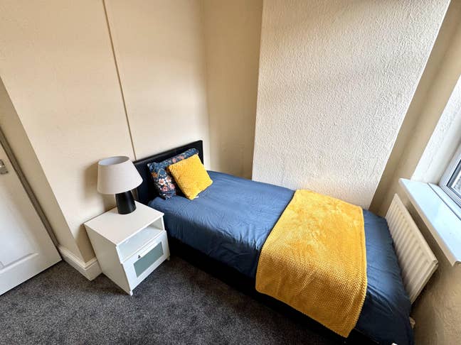 🚗 Rooms close to the A50 on King Street 🚙 Main Photo