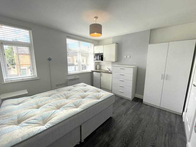 🚿🏠Studio room with parking, The Woodston, PE2 Main Photo