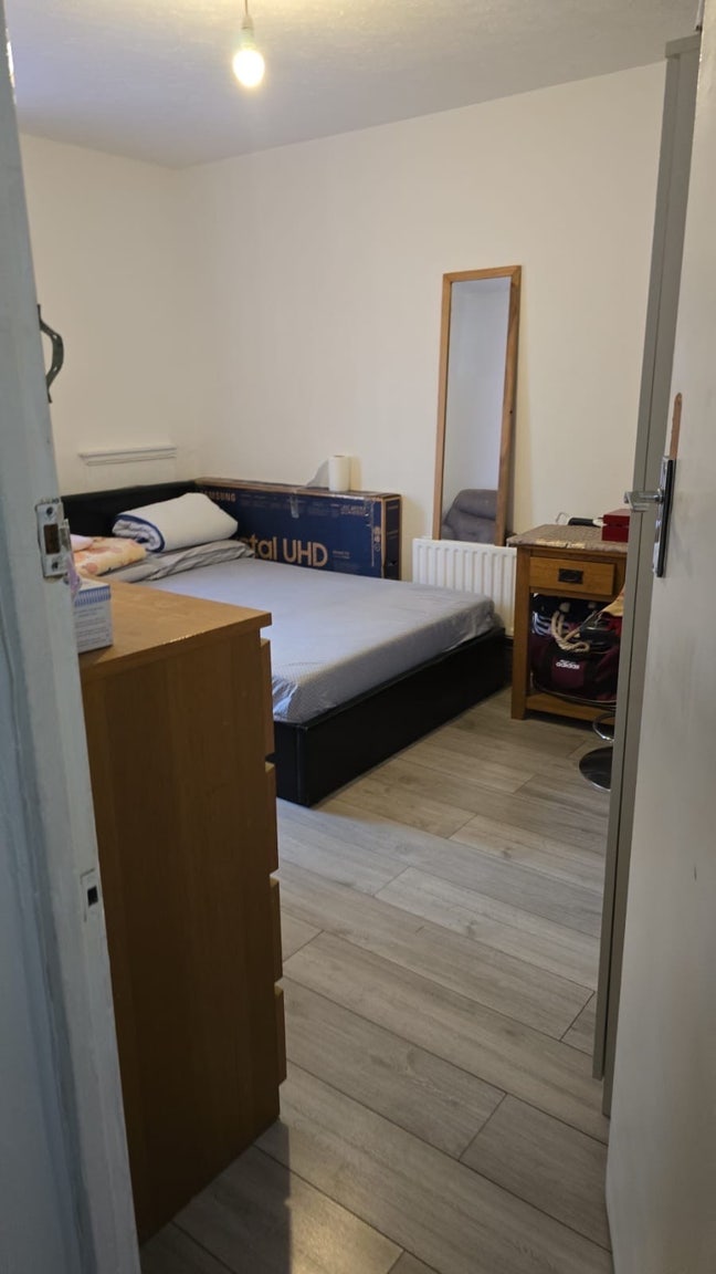 3 spacious rooms in Devon’s road all bills inc Main Photo