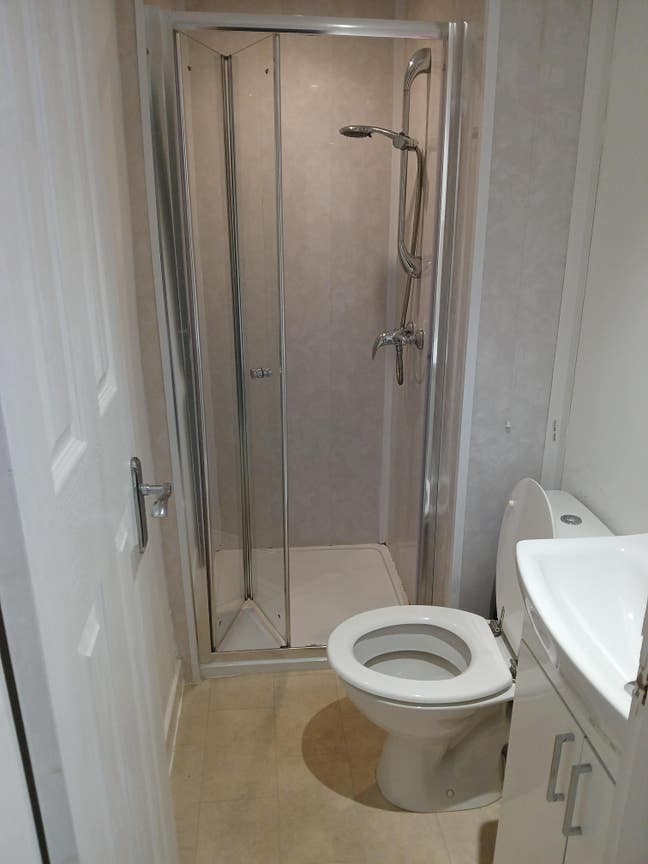 EN-SUITE Double Room  Main Photo