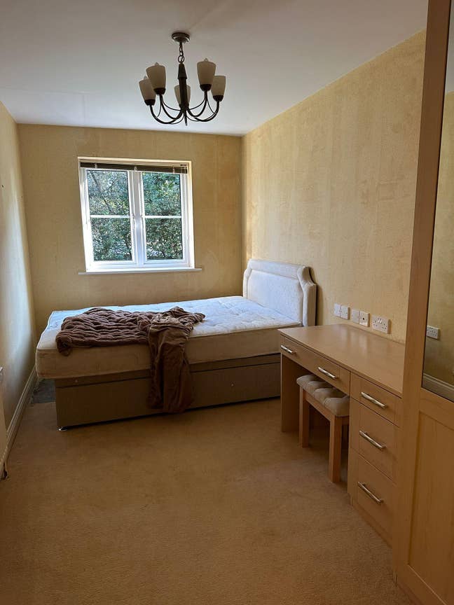 Double bedroom in 2BHK with separate washroom Main Photo
