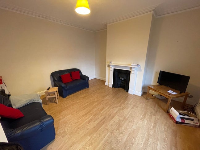 Double room in kirkstall   Main Photo