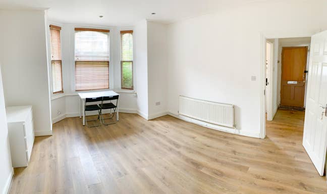 Bright 2-Bed Flat with Garden in Peaceful Area Main Photo