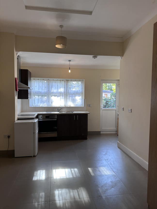 Bills Included Studio - Cricklewood NW2 (Zone 2/3) Main Photo