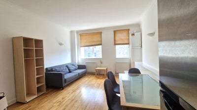 Well-Presented & Spacious 1-Bedroom Flat  Main Photo