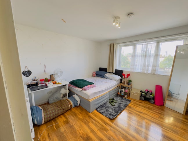 Double Room in a 3Bhk Apartment  Main Photo