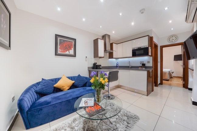 🛋️ Sophisticated 1-Bedroom Flat  Main Photo