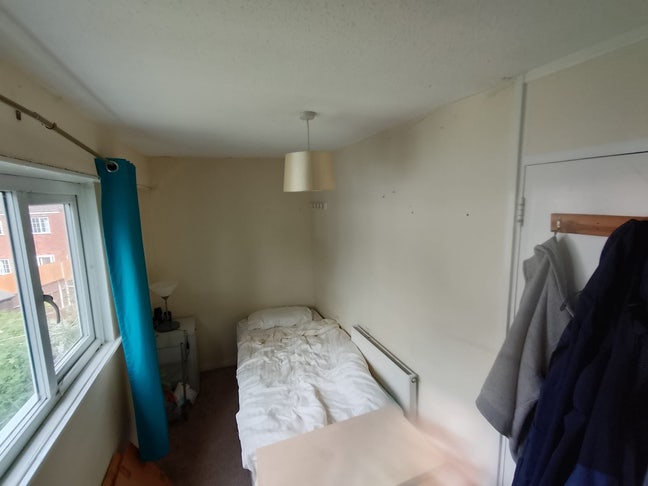 Single room, close to Redditch Hospital  Main Photo