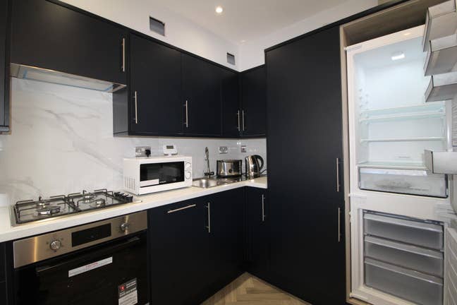 Fully Furnished Rooms Available Main Photo