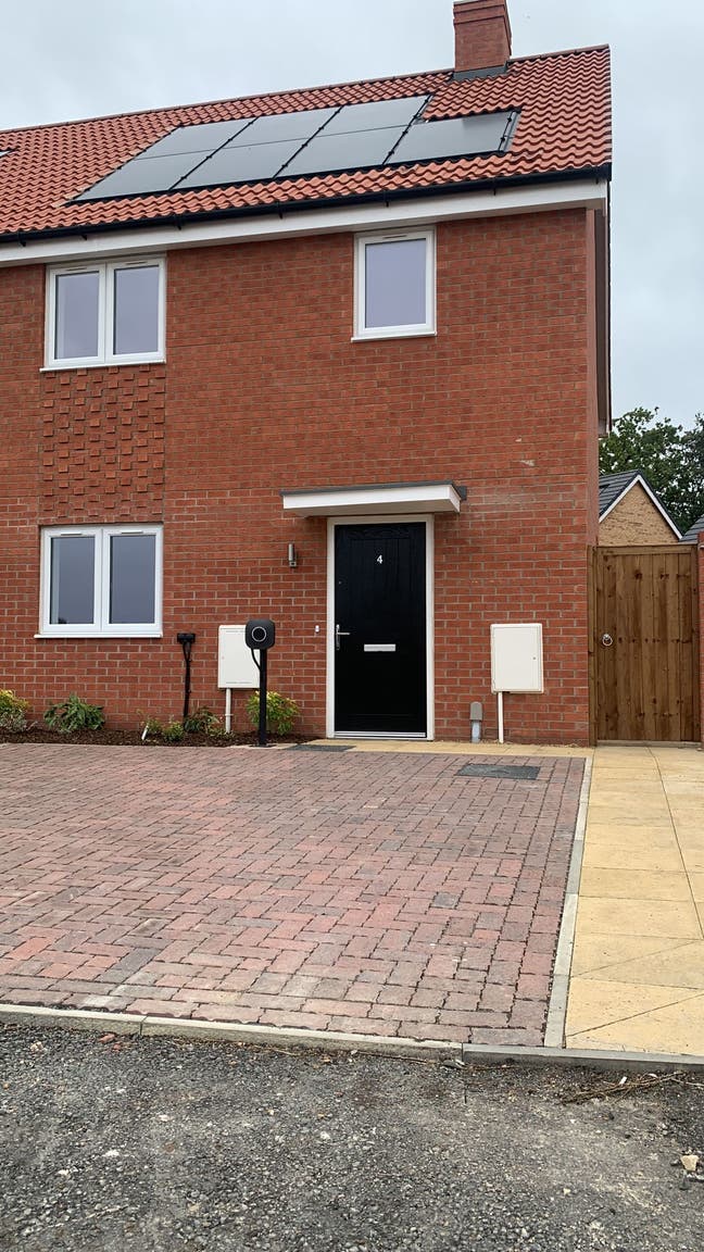 Brand new rooms in a brand new house Main Photo