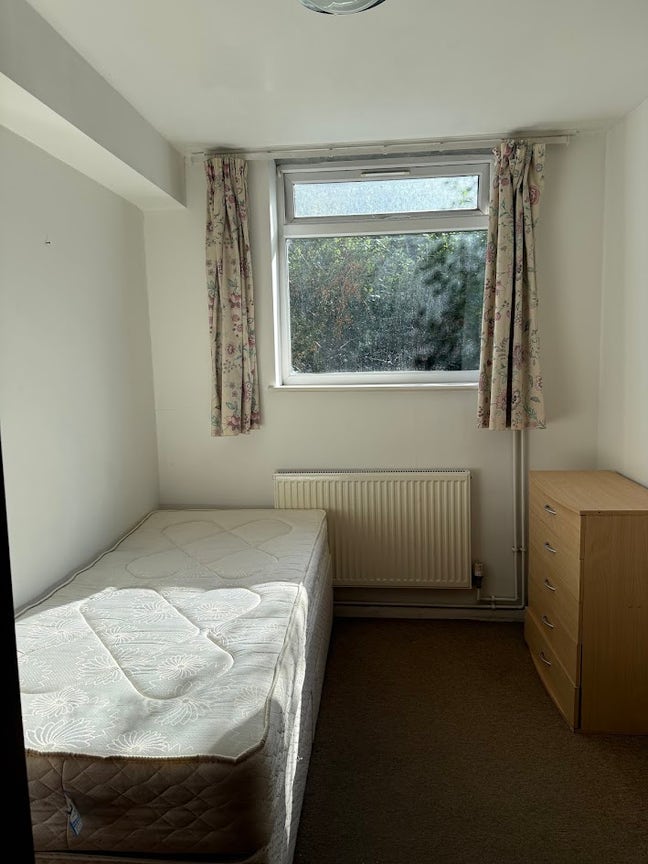 Single  ensuite, Sinlge use only. Live outlandlord Main Photo
