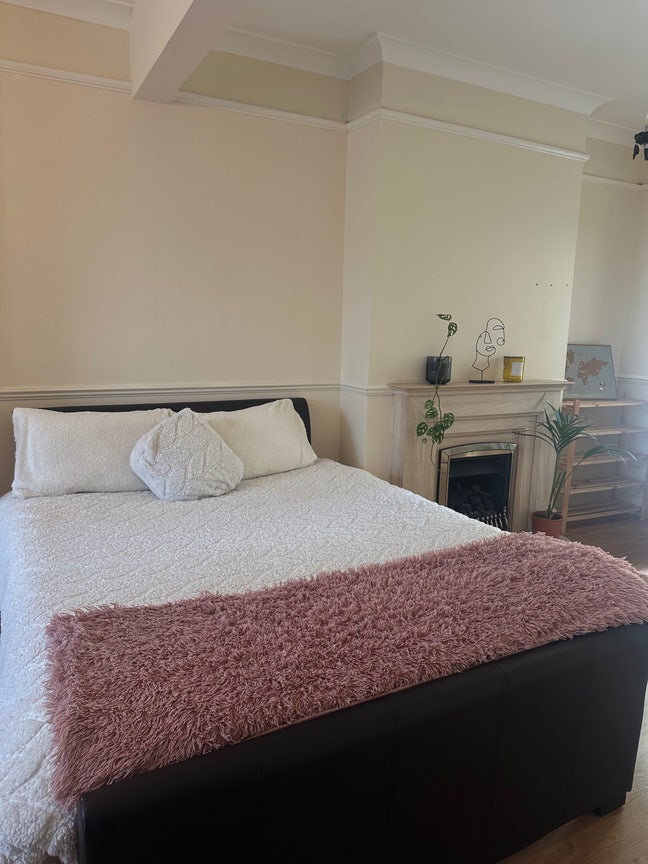 1 large big room Stratford 900£ plus bills Main Photo