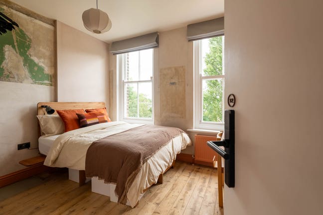 Modern Double Room in Grand Victorian House-Share Main Photo
