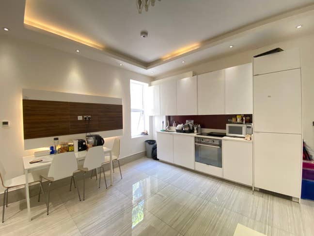 Refurbished 5 Bedroom Flat Available Main Photo