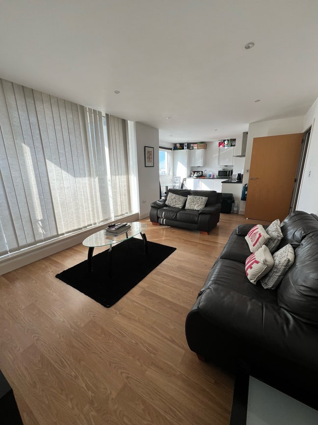 Double Room in Modern East London Riverside Flat Main Photo