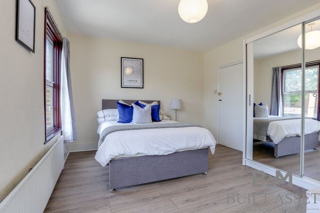 Spacious First Floor Room Near Northfields Station Main Photo