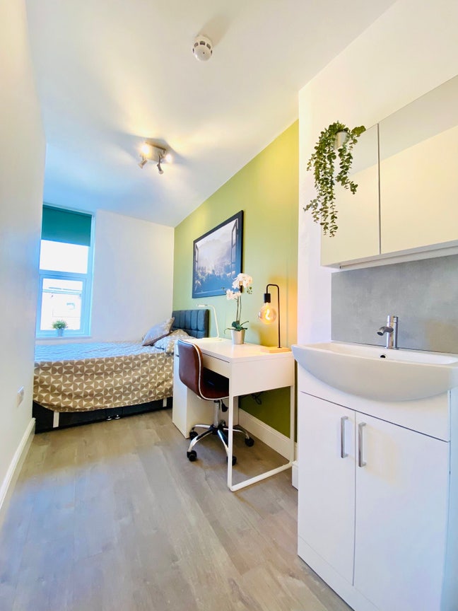 Designer 6 Bed Whitefield House - EN SUITE  Main Photo