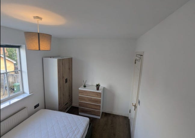 Bedroom in shared house  Main Photo