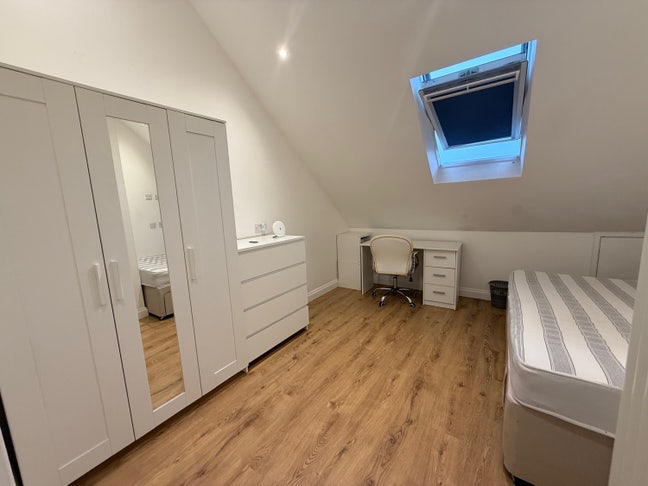 ✨Modern 5-bed HMO | En-suite Double & Single  Main Photo