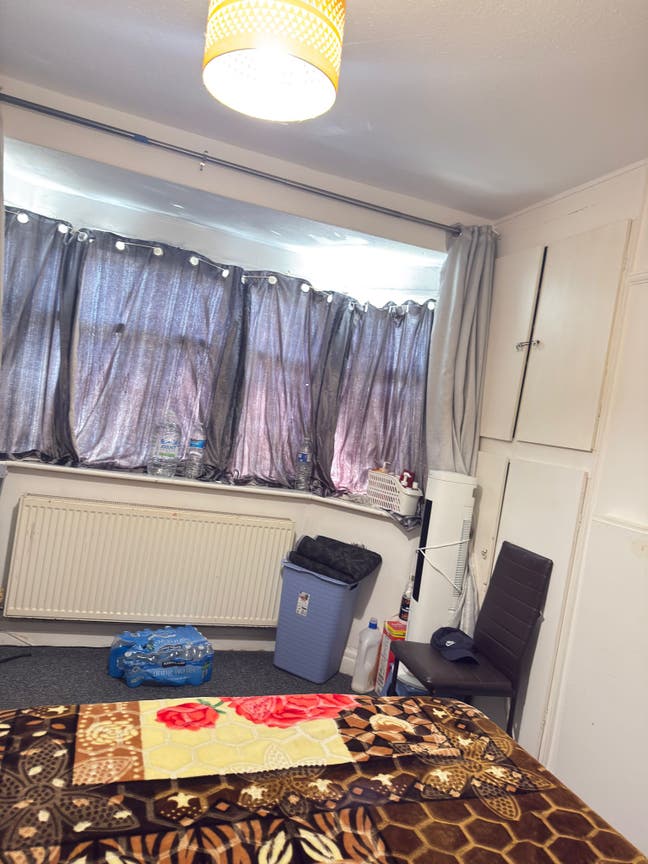 Double room Available for Rent in Newbury Park Main Photo
