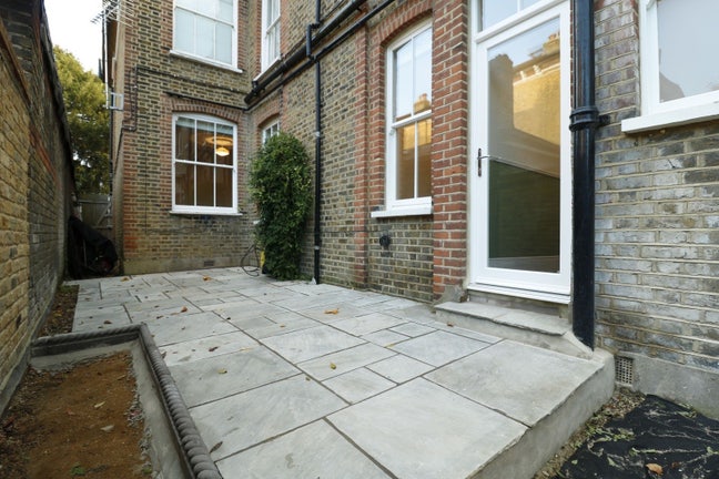 4 rooms available in modern house, £650 each Main Photo
