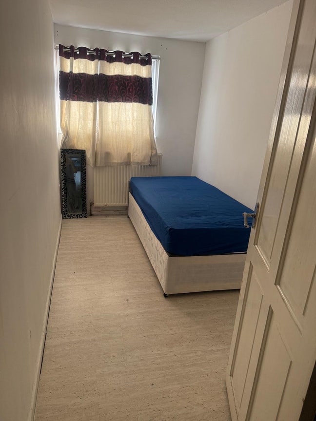 Single Room for rent Main Photo