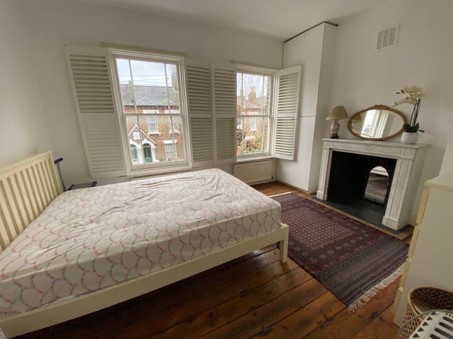 Stunning Room in Queen's Park ~ House with Garden! Main Photo