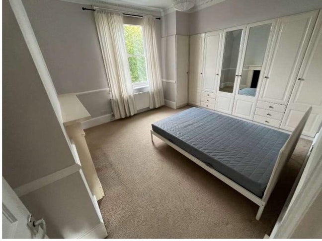 Double room , students and couples friendly  Main Photo