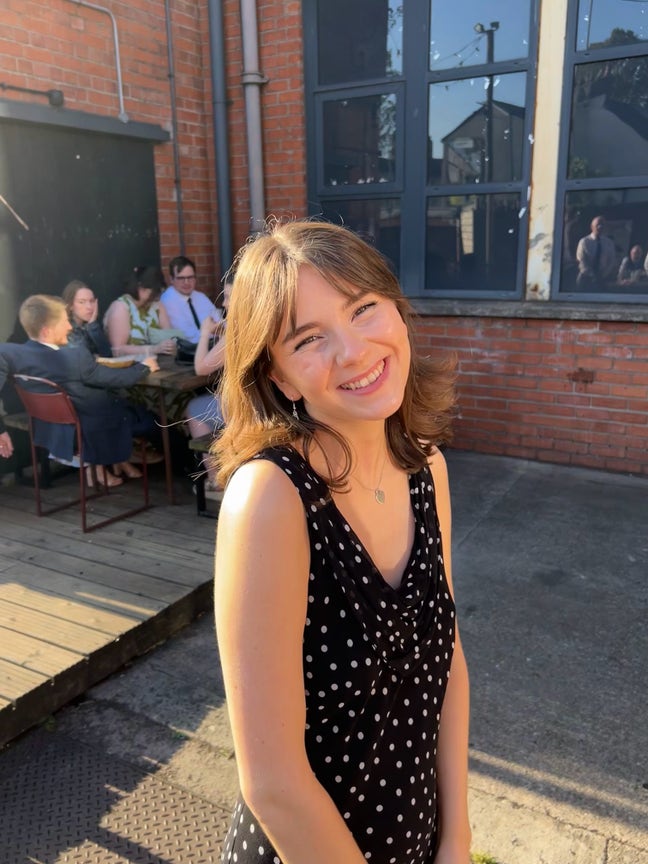 Looking for a female buddy up or room! Main Photo