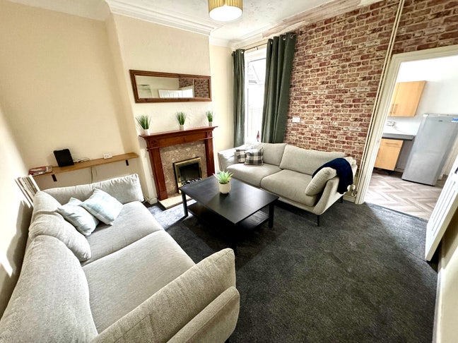 🚗 Rooms close to the A50 on King Street 🚙 Main Photo