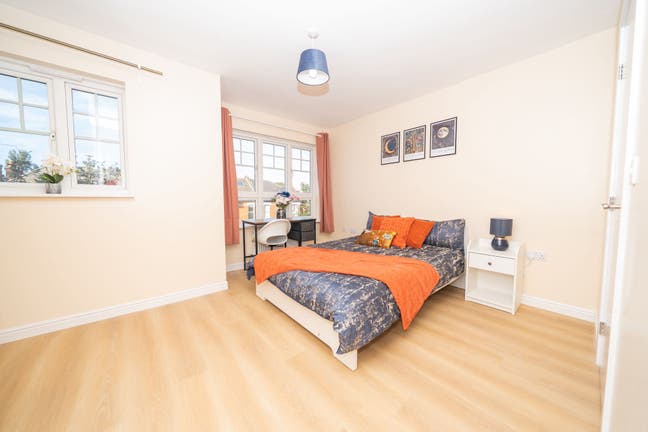 🌟 5 Gorgeous En Suite Rooms Ready to Move In NOW Main Photo