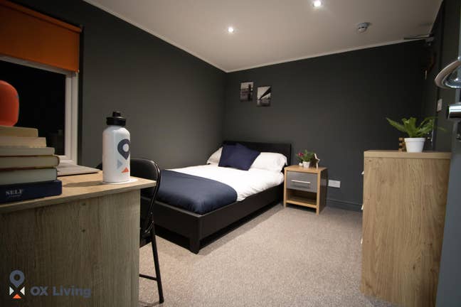 En-Suite in Town Centre | No Deposit Available! Main Photo
