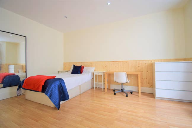 3 Rooms Available in West Brompton - All Bills Inc Main Photo