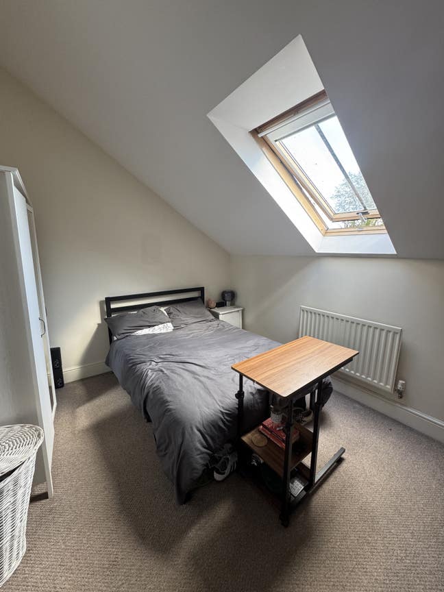 Beautiful Bright Double Room Available – Great Loc Main Photo