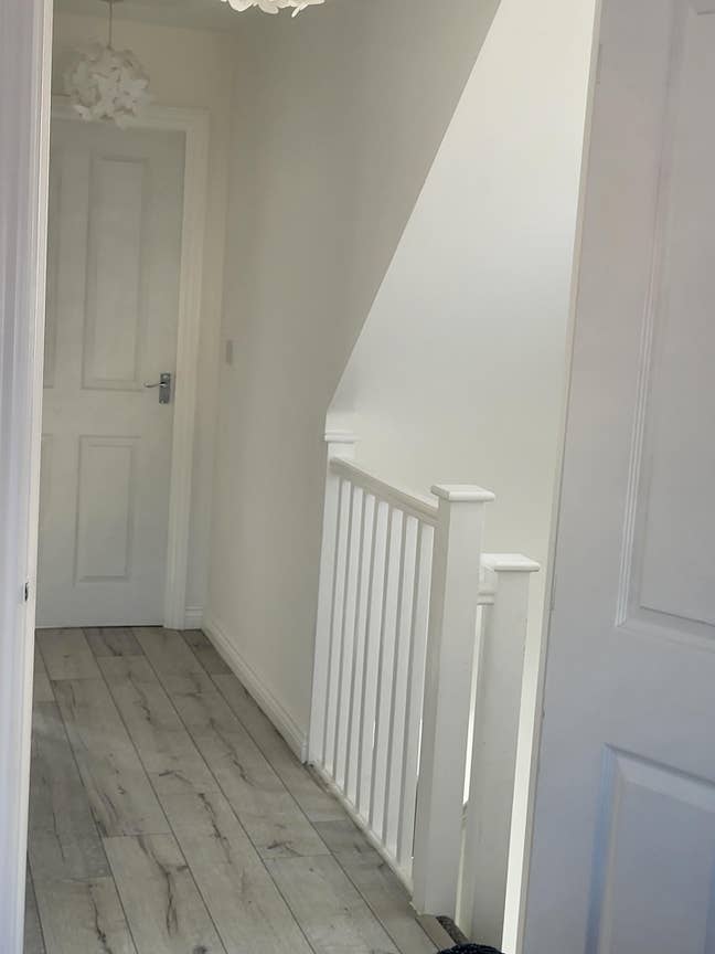 Beautiful 2 uble bedroom in a modern 3 bedroom hou Main Photo