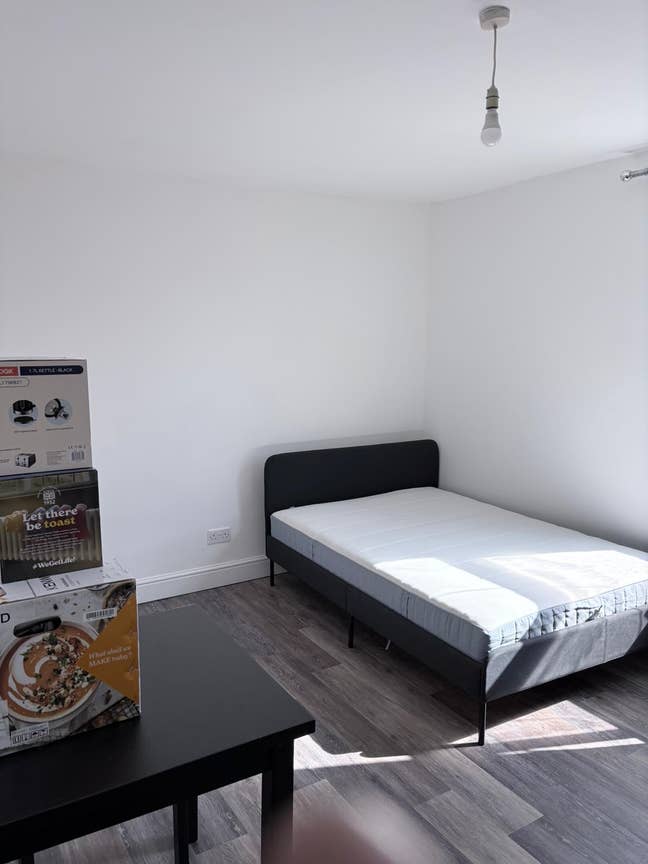 Double Room w/ Kitchenette – All Bills inc - BS5   Main Photo