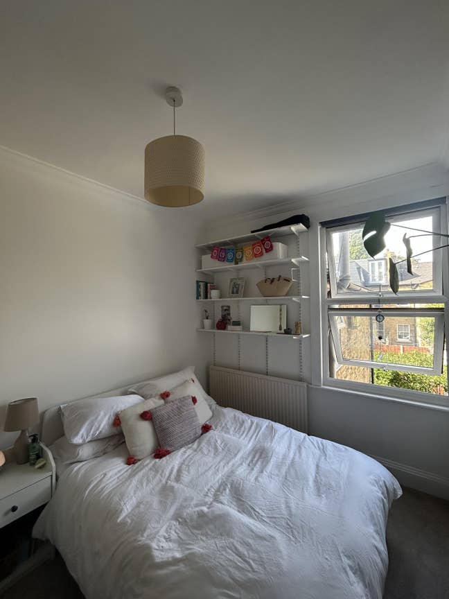 Room in 3-Bed, Barons Court – Female Professional Main Photo